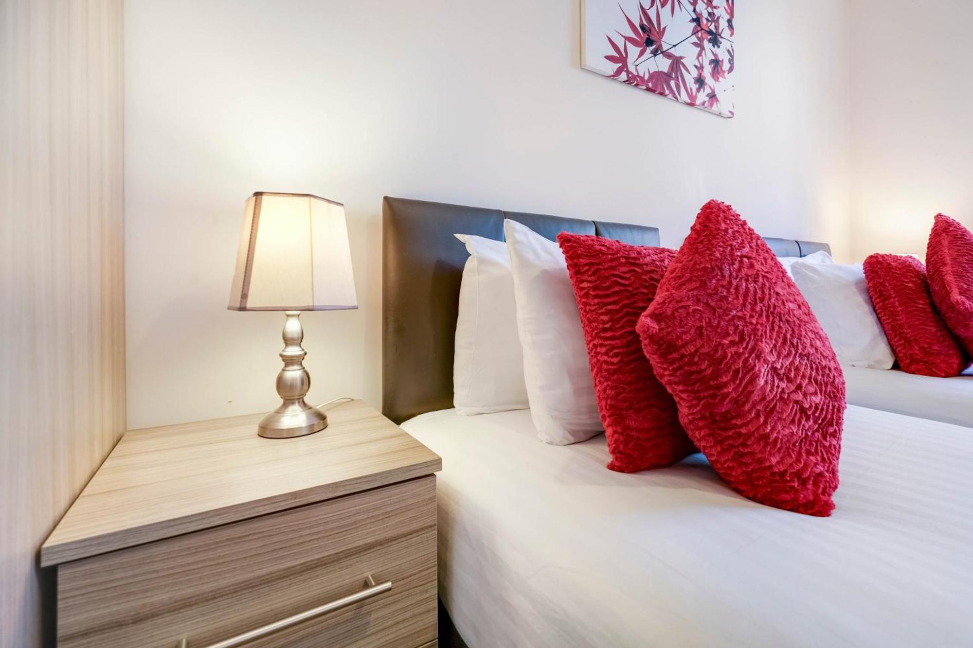 Alder House Serviced Apartment Maidenhead By 360Stays Eksteriør billede